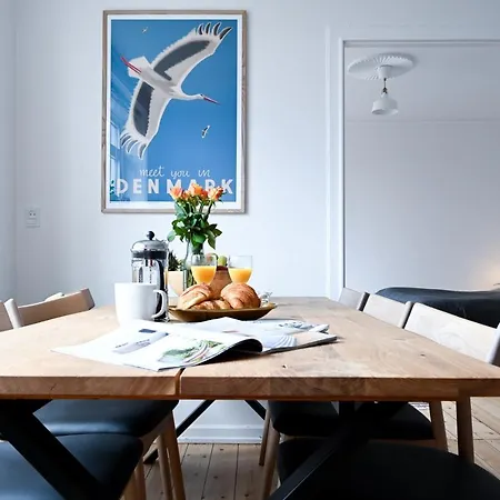 Spacious And Bright 2-bedroom In Green * Шарлоттенлунн