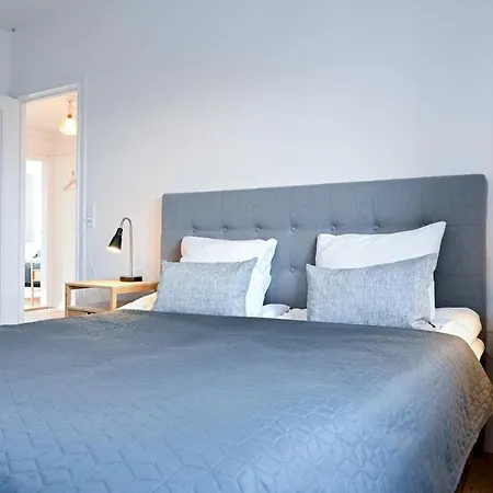Spacious And Bright 2-bedroom In Green