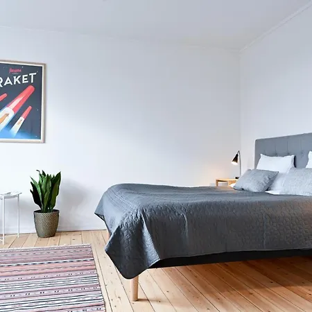 Апартаменты Spacious And Bright 2-bedroom In Green
