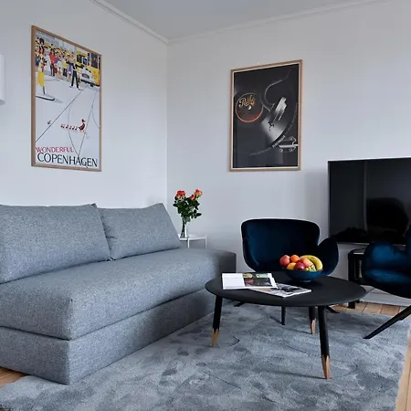 Spacious And Bright 2-bedroom In Green